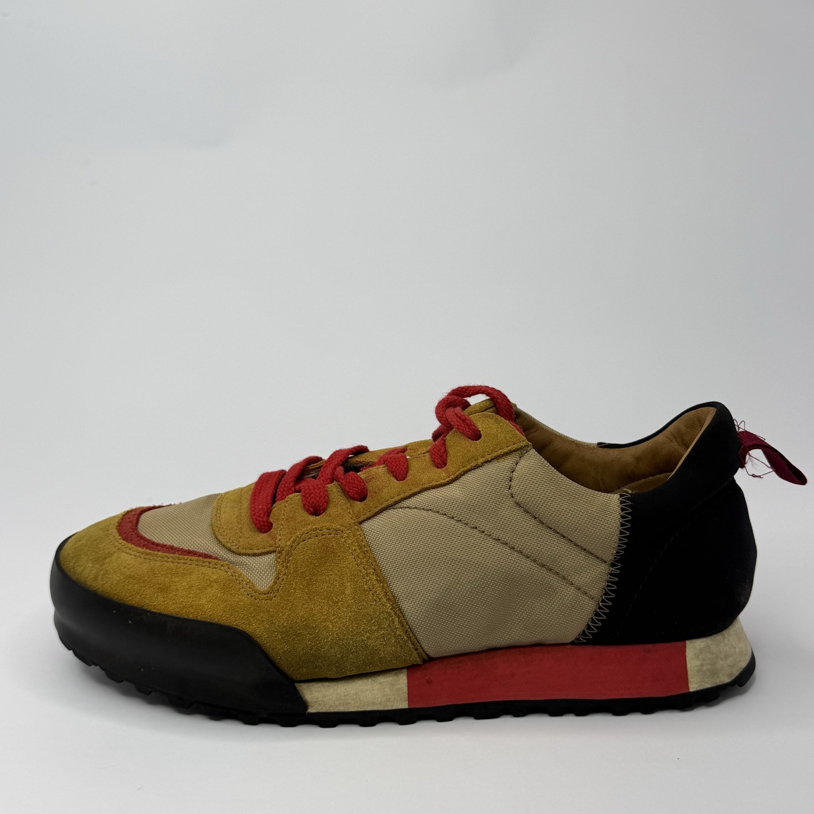 Closed sneakers 