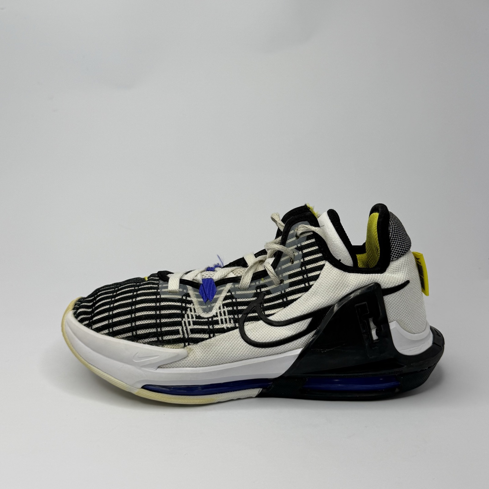 LeBron Witness 6 sneakers