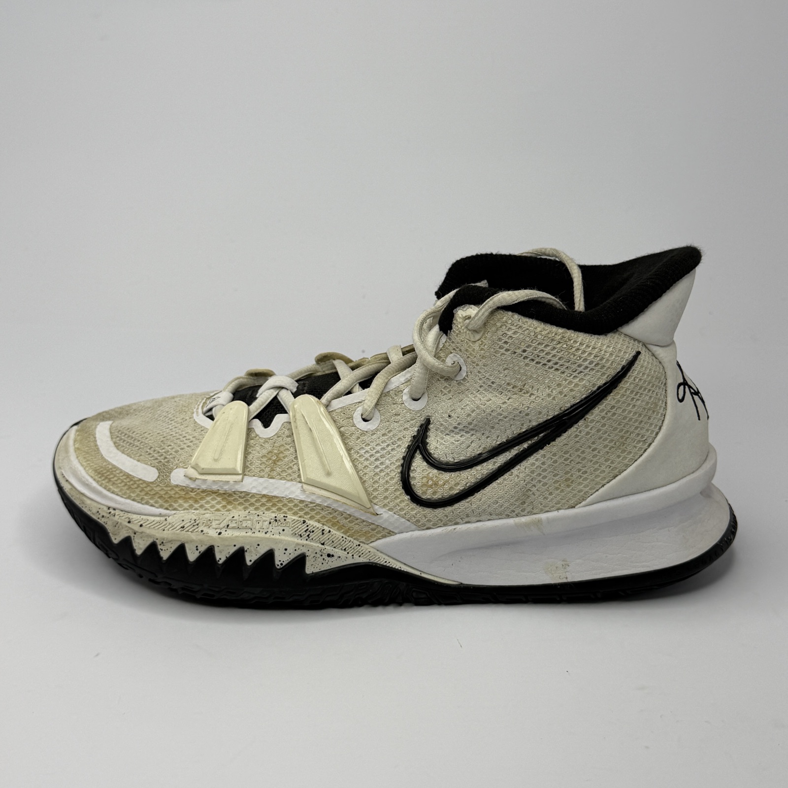 The Kyrie 7 TB