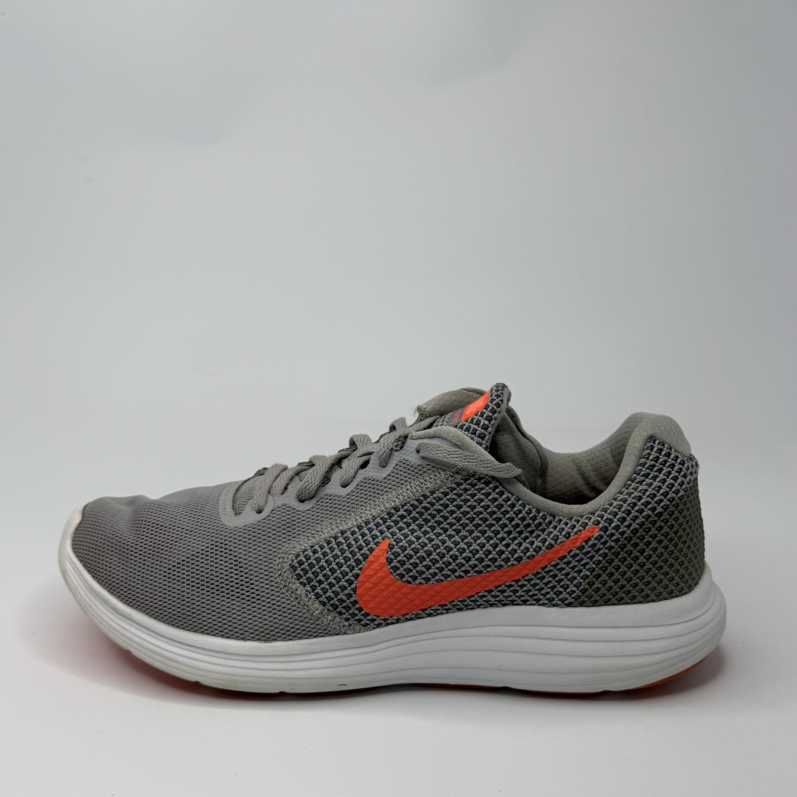 Nike Revolution 3