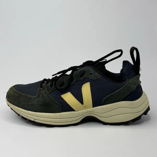 Veja Venturi B-Mesh. Black Olives – used, Premium+ condition – size EU 44