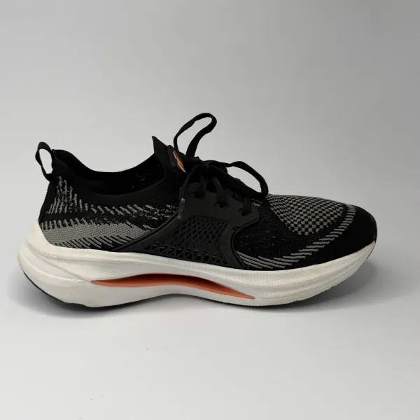 Avia Caged Knit Sneaker Black / White / Orange – used, Excellent condition – size EU 41.5