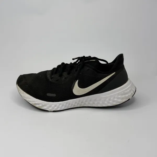 Nike Revolution 5 Black/White – used, Good condition – size EU 43
